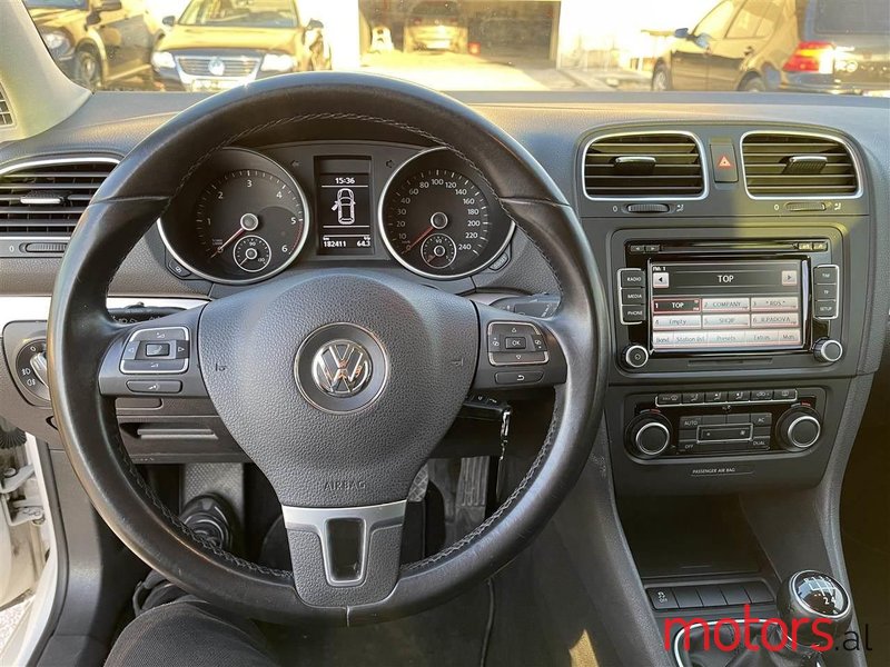 2011' Volkswagen Golf photo #6