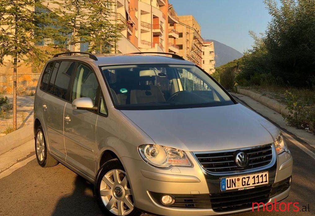2007' Volkswagen Touran photo #1