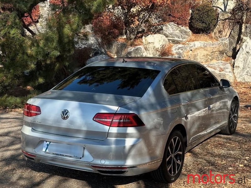 2018' Volkswagen Passat photo #3