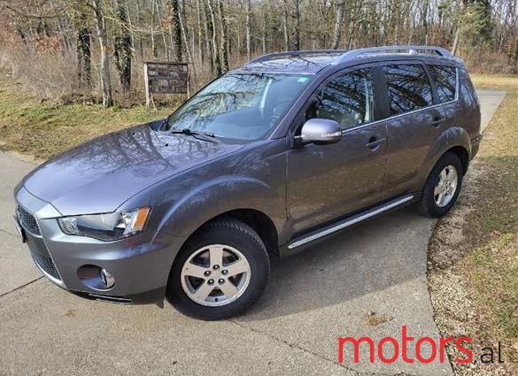 2012' Mitsubishi Outlander photo #1