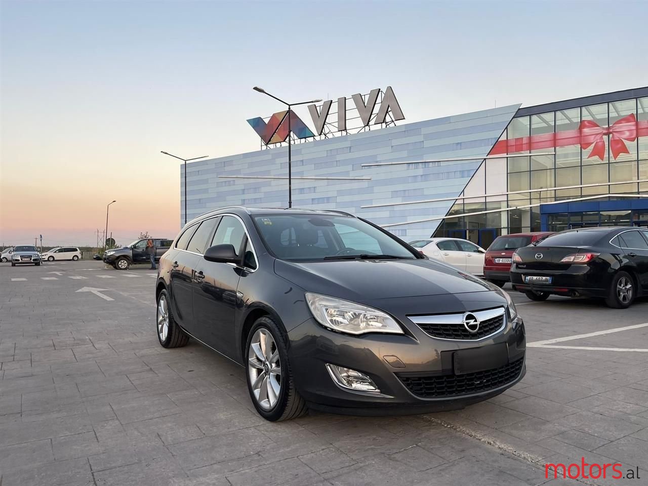 2010' Opel Astra photo #1