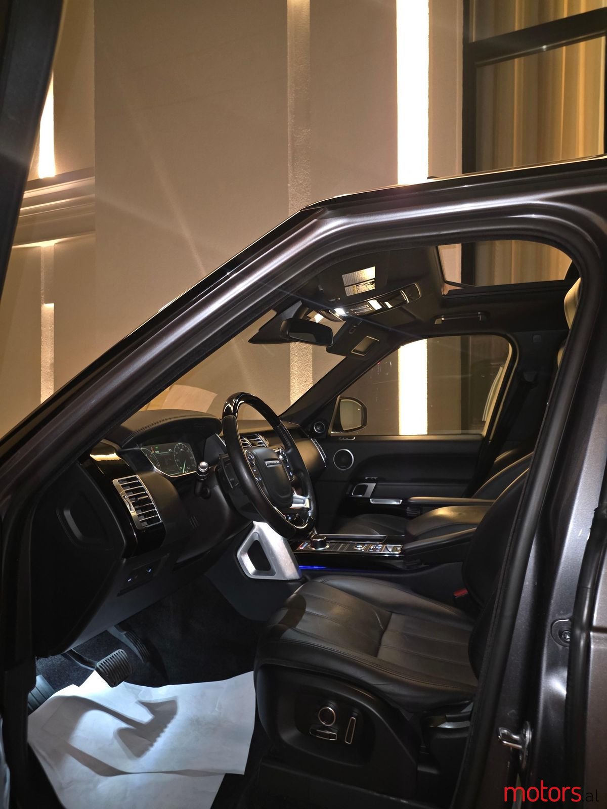 2016' Land Rover Range Rover photo #4