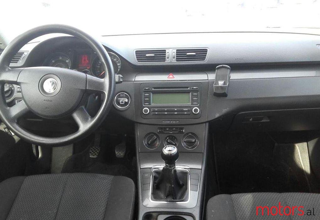 2007' Volkswagen Passat photo #2