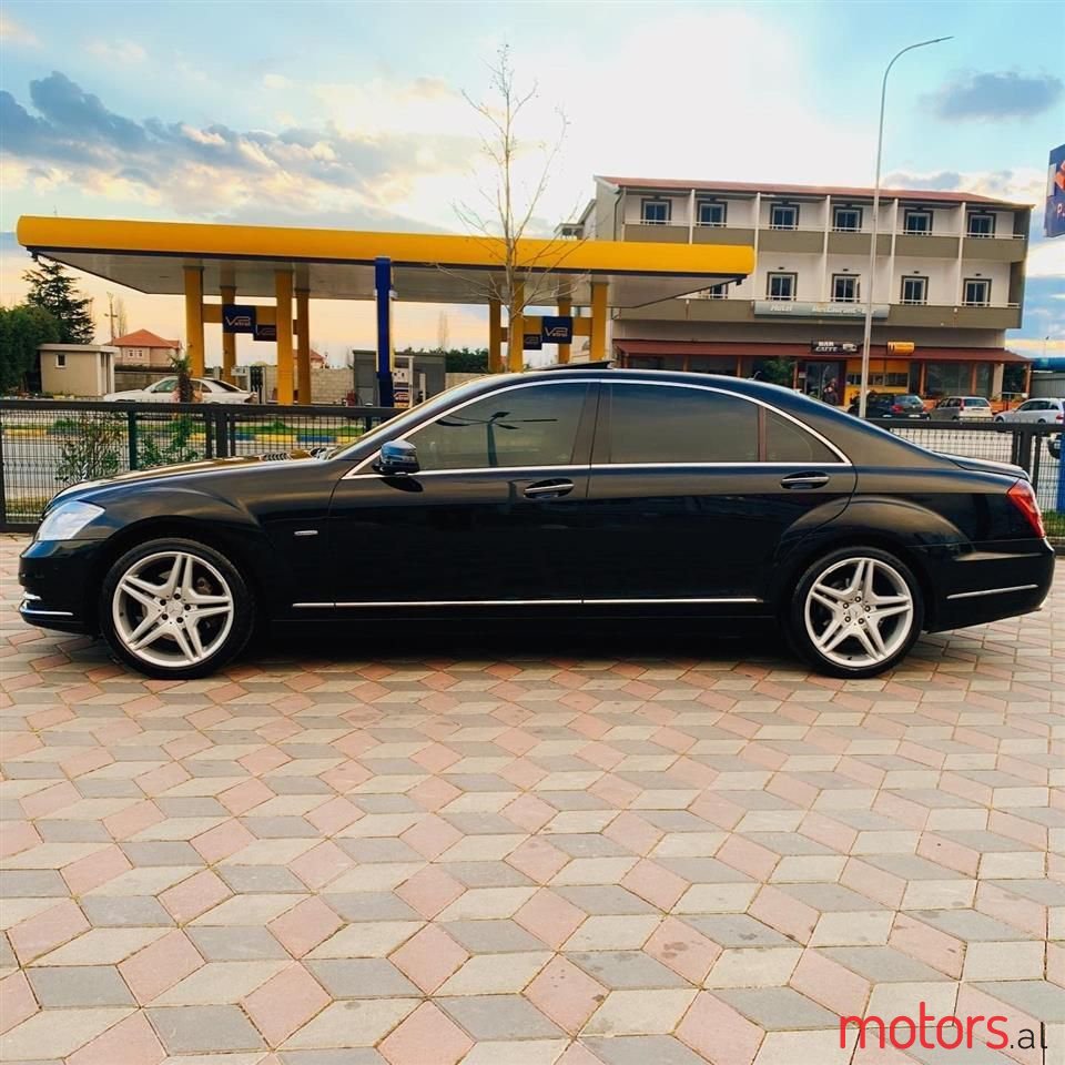 2011' Mercedes-Benz S 350 photo #6