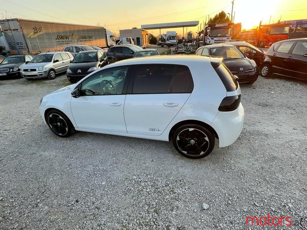 2009' Volkswagen Golf photo #4