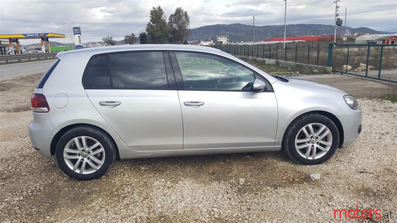 2010' Volkswagen Golf photo #5