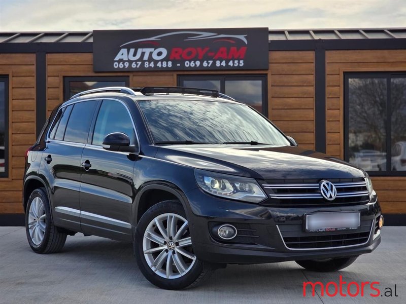 2012' Volkswagen Tiguan photo #2