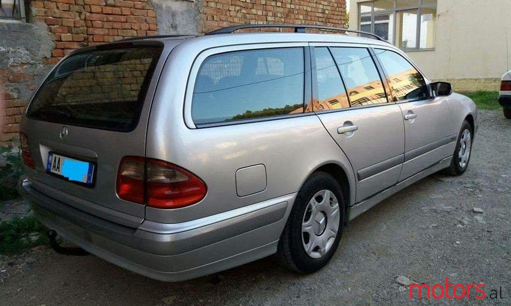 2000' Mercedes-Benz E 220 photo #2