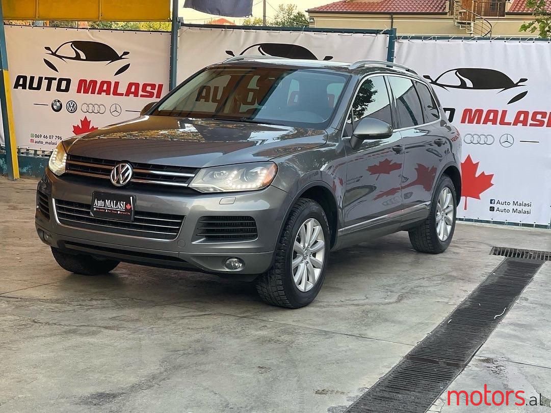 2013' Volkswagen Touareg photo #4