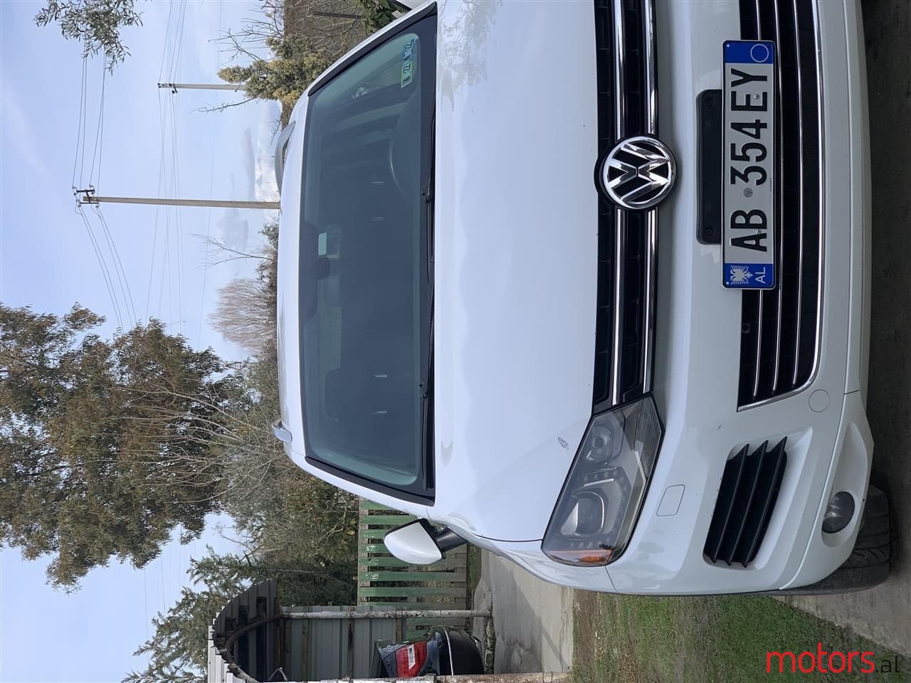 2013' Volkswagen Touareg photo #3