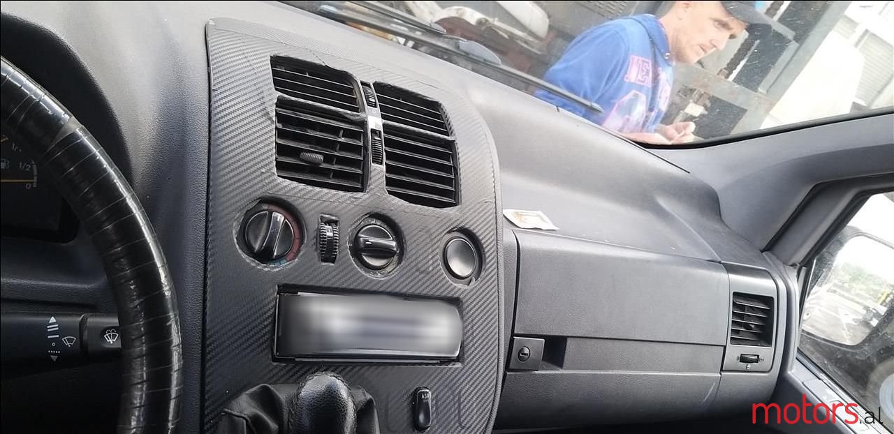 2000' Mercedes-Benz V 220 photo #6