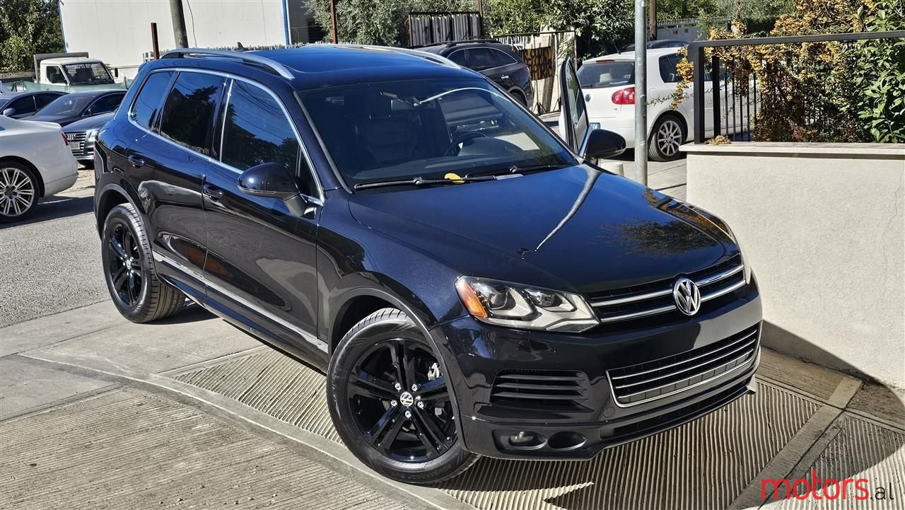 2014' Volkswagen Touareg photo #4