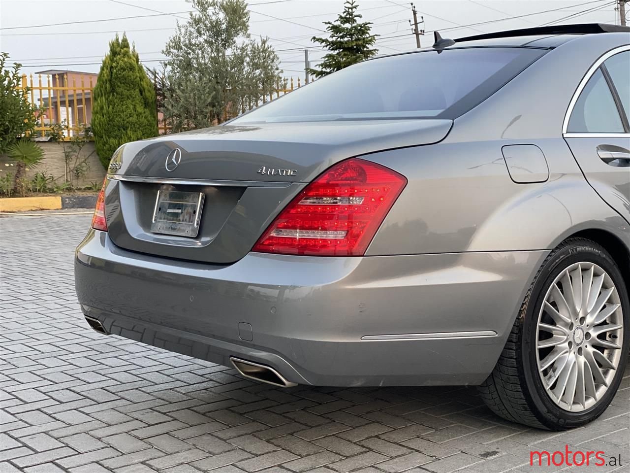 2011' Mercedes-Benz S 550 photo #5