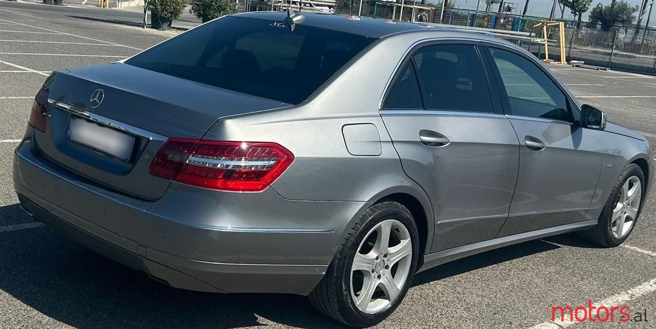 2011' Mercedes-Benz 220 photo #6