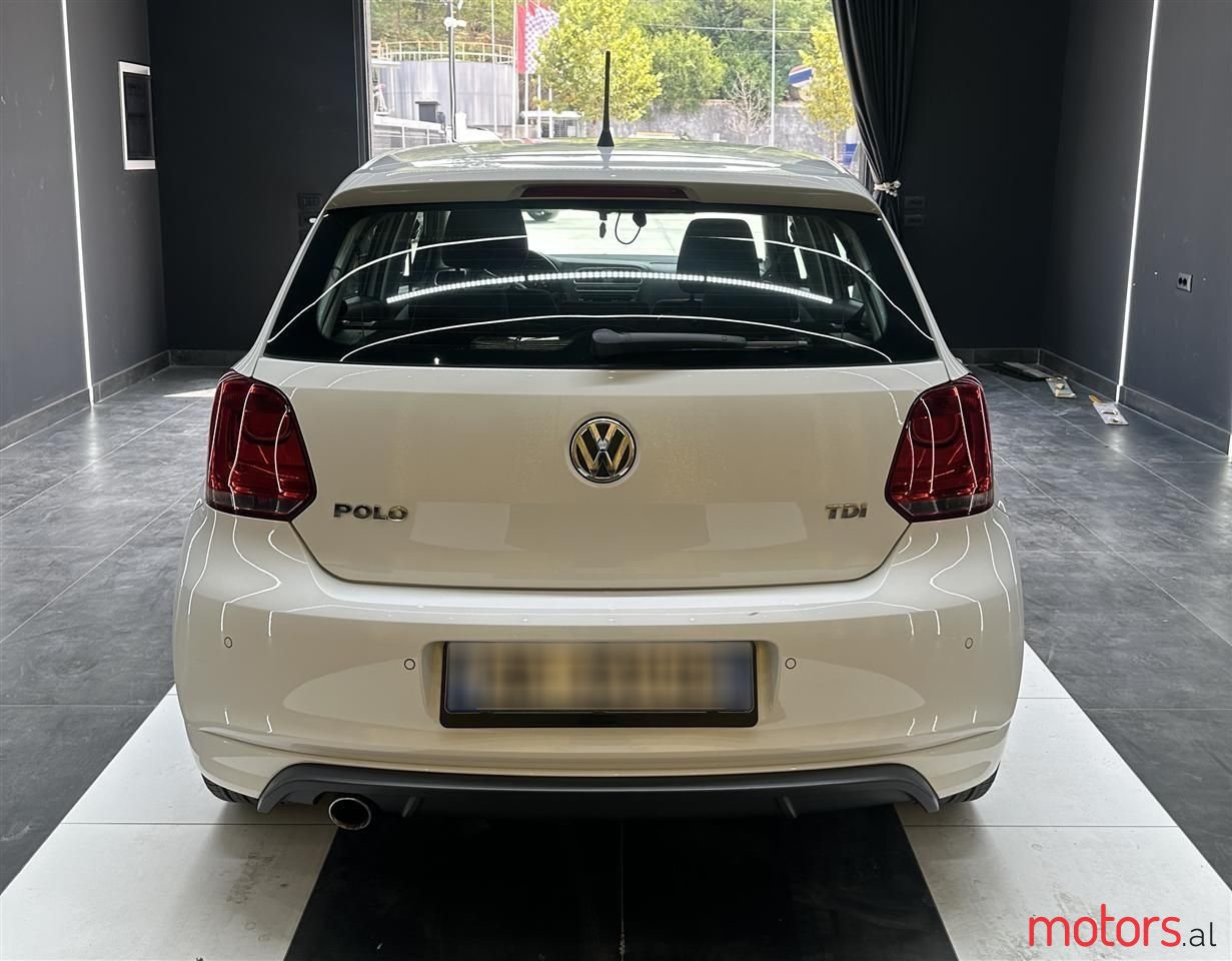 2014' Volkswagen Polo photo #6