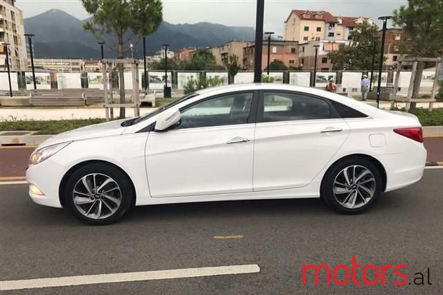 2015' Hyundai Sonata photo #2