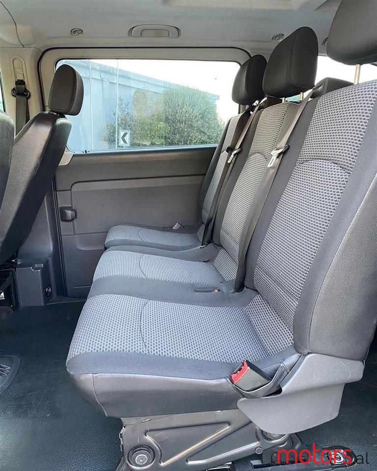 2013' Mercedes-Benz V 200 photo #2