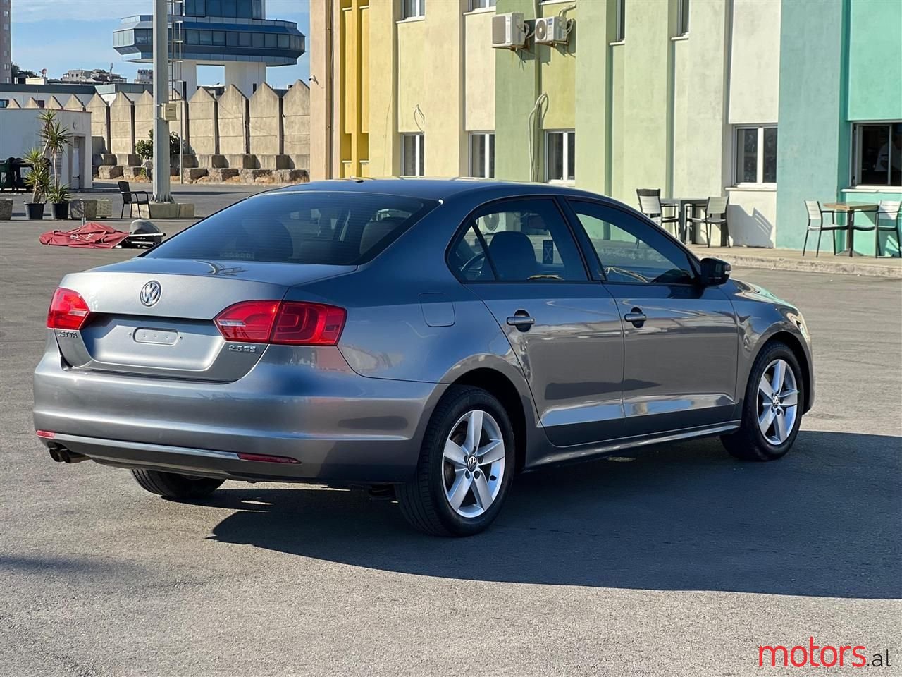 2011' Volkswagen Jetta photo #2