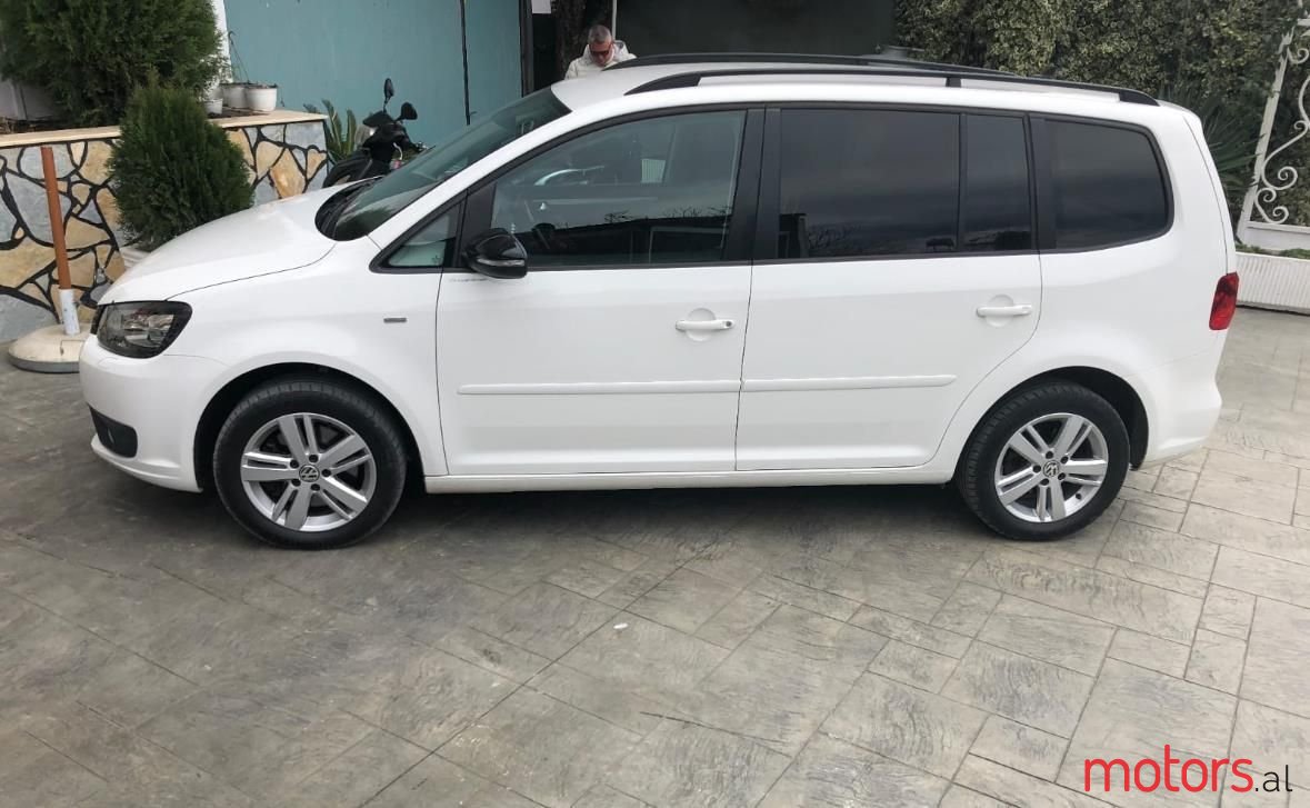 2013' Volkswagen Touran photo #1