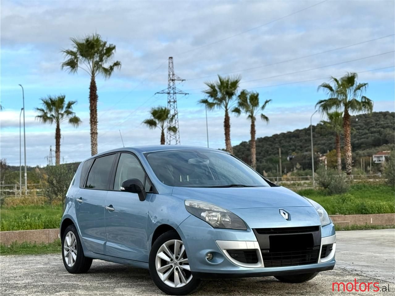 2012' Renault Scenic photo #1