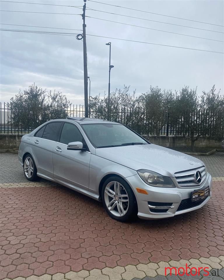 2012' Mercedes-Benz C 300 photo #3