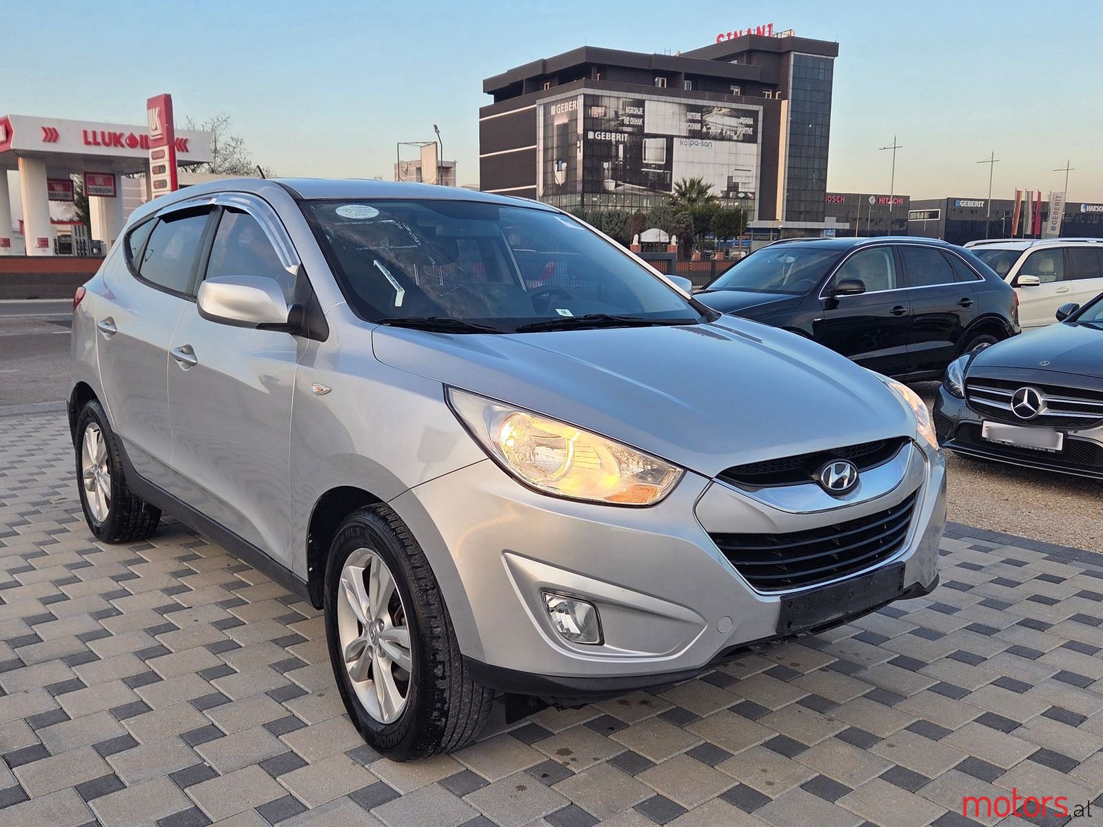 2011' Hyundai Tucson photo #2