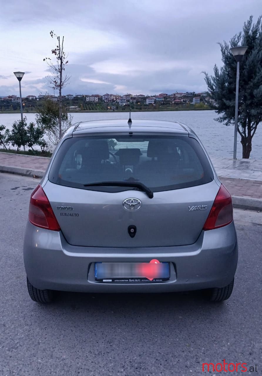 2008' Toyota Yaris photo #2