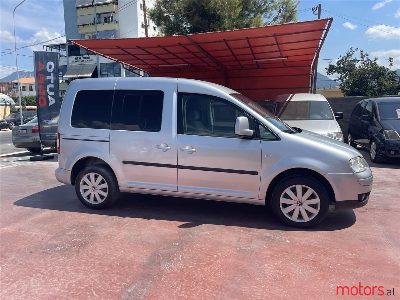 2009' Volkswagen Caddy photo #2