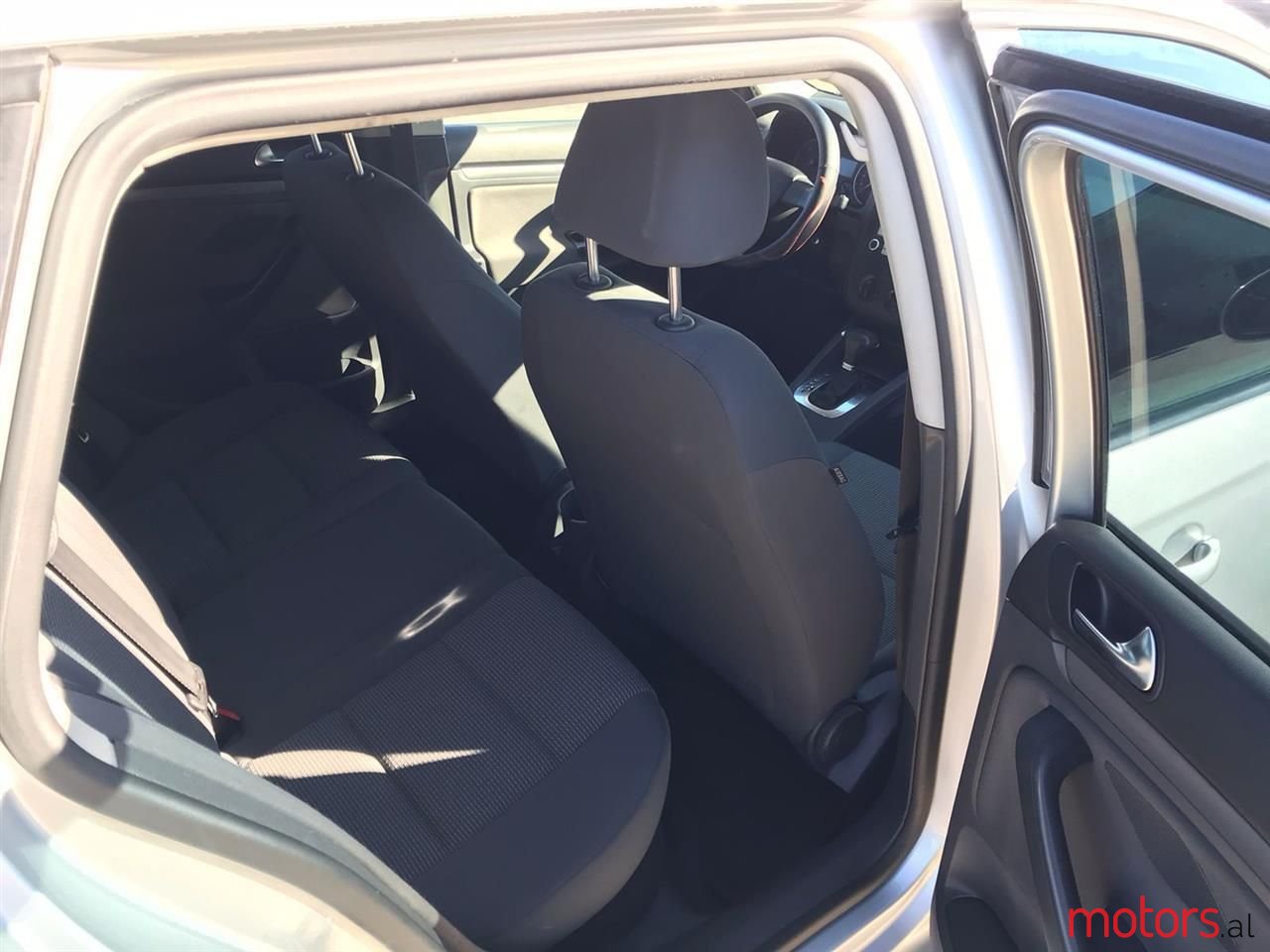 2009' Volkswagen Golf photo #3