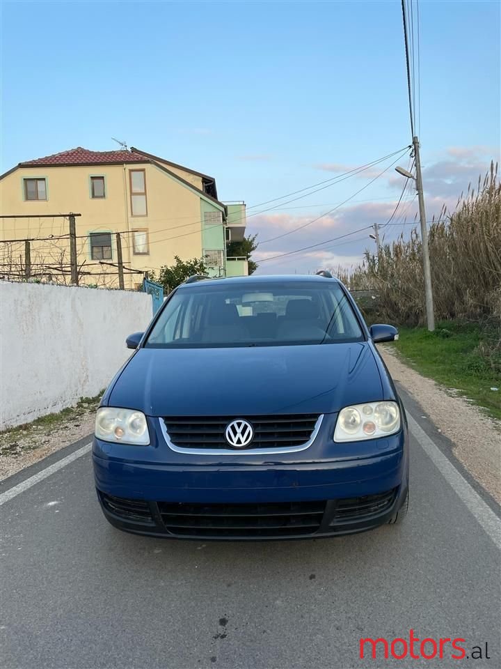 2004' Volkswagen Touran photo #4