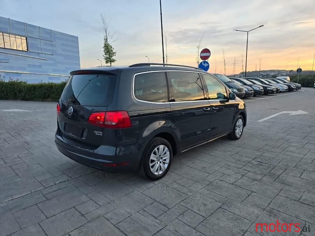 2011' Volkswagen Sharan photo #5