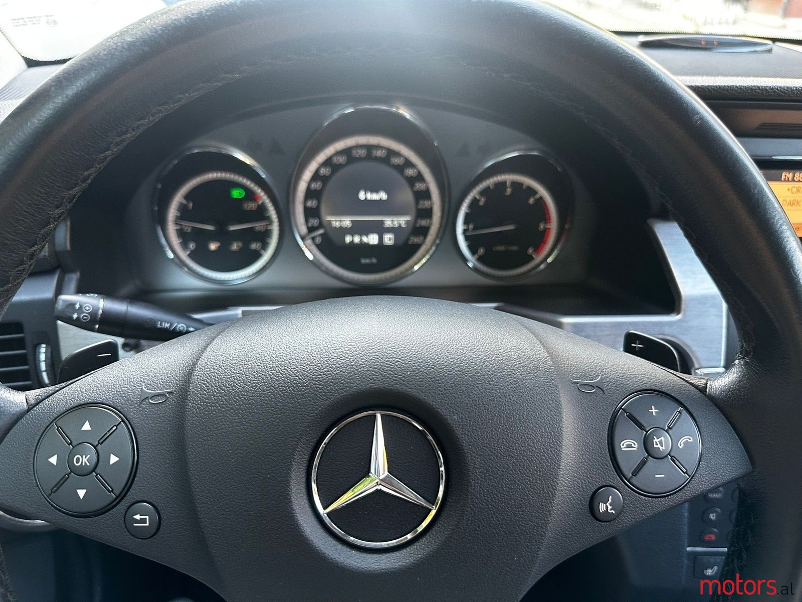 2009' Mercedes-Benz GLK 220 photo #3