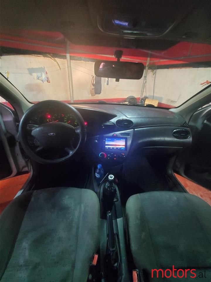 2002' Ford Focus photo #1