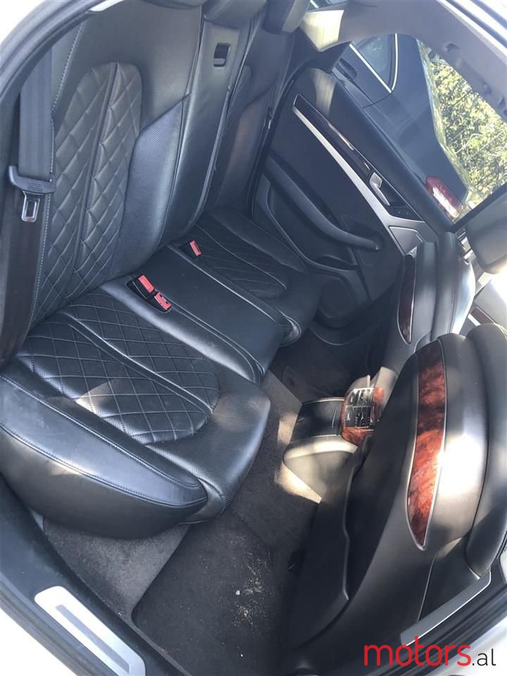 2010' Audi A8 photo #4