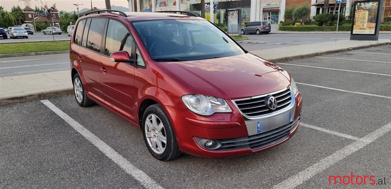 2009' Volkswagen Touran photo #6