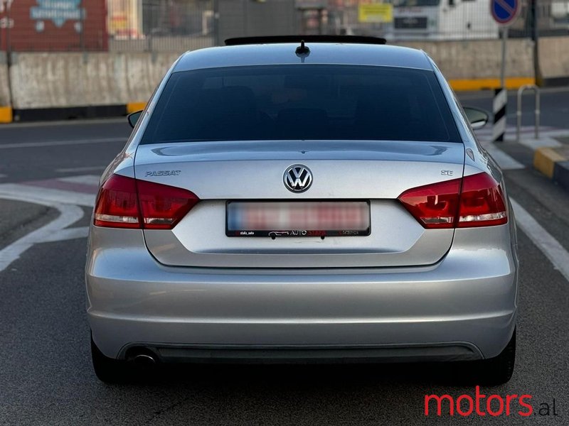 2013' Volkswagen Passat photo #5