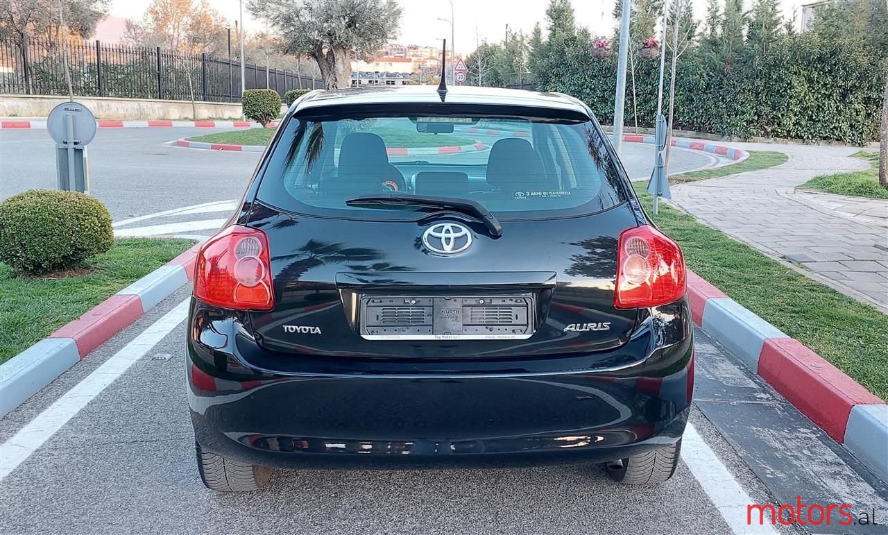 2009' Toyota Auris photo #5