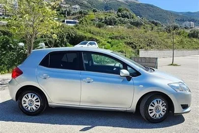2009' Toyota Auris