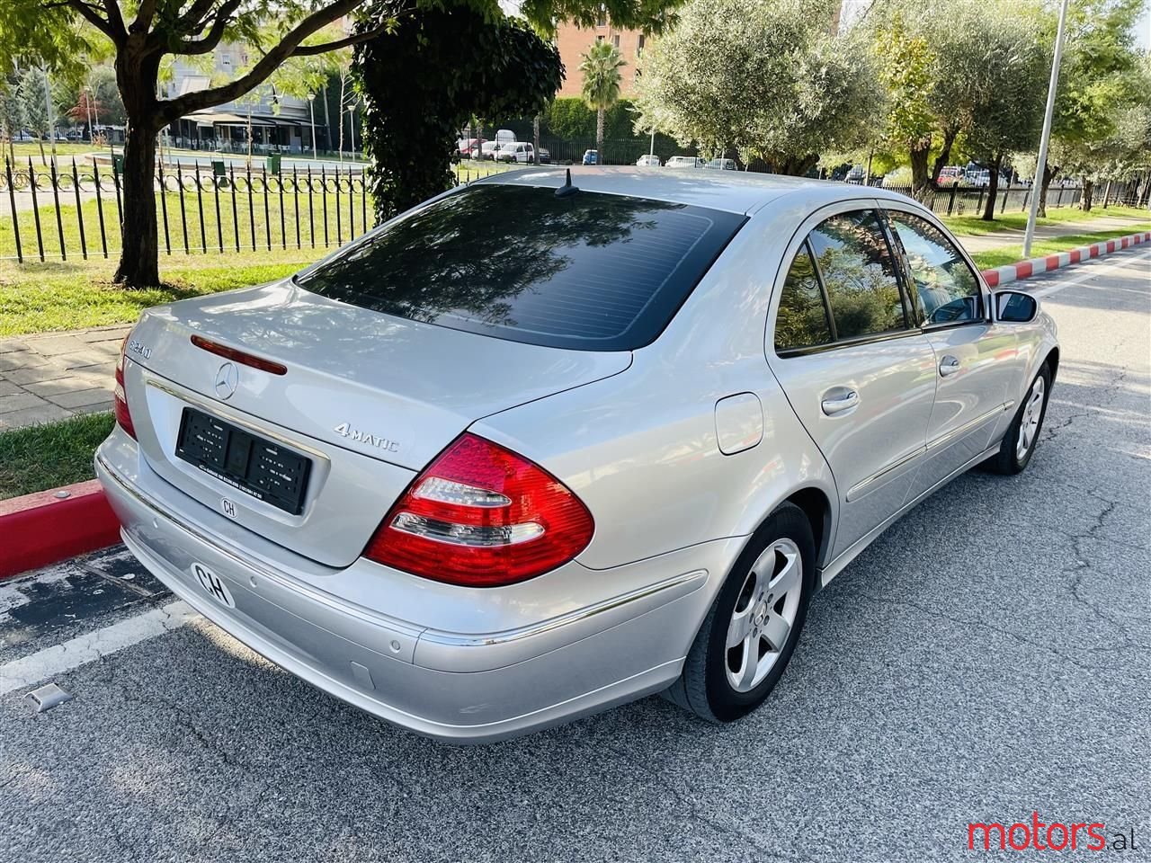2006' Mercedes-Benz E 240 photo #2