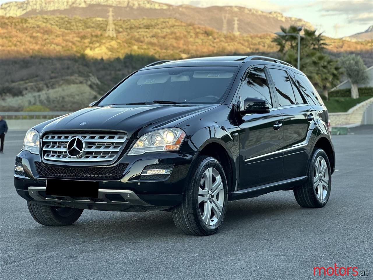 2011' Mercedes-Benz 350 photo #4