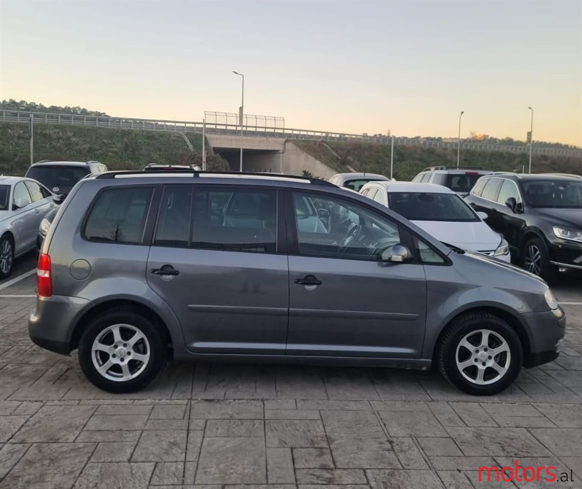 2006' Volkswagen Touran photo #3