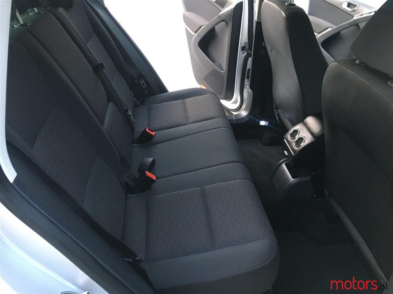 2012' Volkswagen Tiguan photo #4