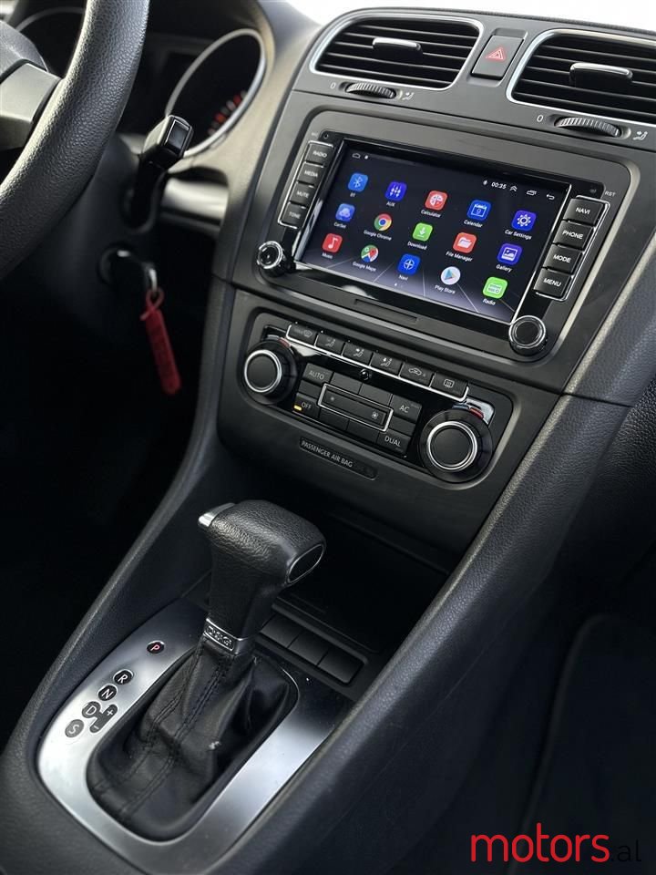 2011' Volkswagen Golf photo #2