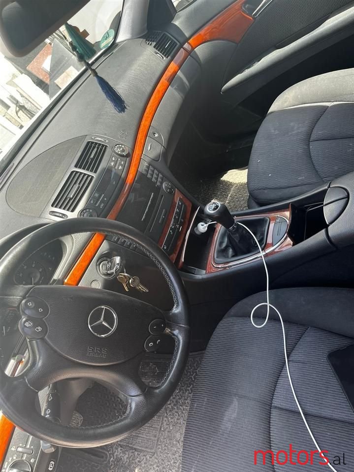 2007' Mercedes-Benz E 200 photo #3