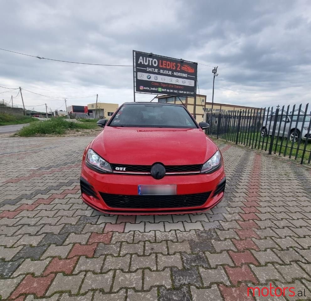 2015' Volkswagen Golf photo #1