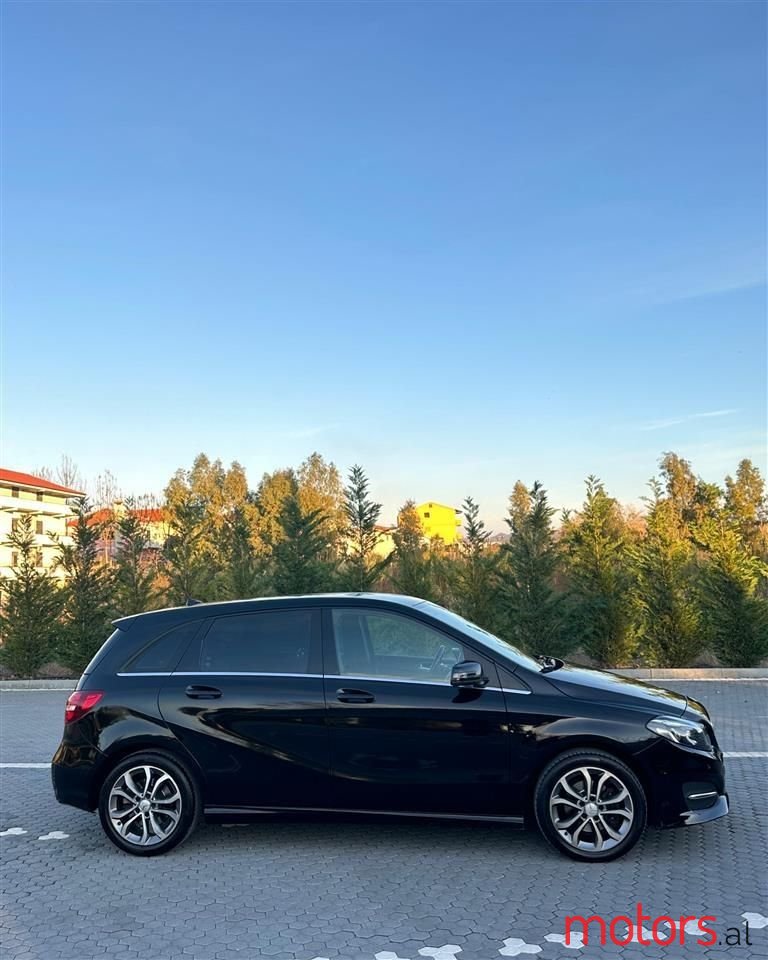 2014' Mercedes-Benz B 180 photo #3