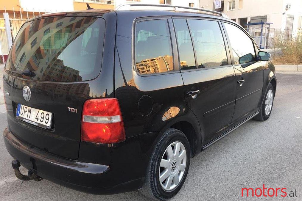 2005' Volkswagen Touran photo #4