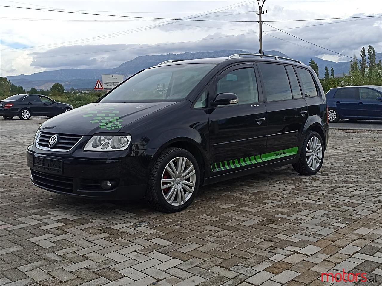 2005' Volkswagen Touran photo #1