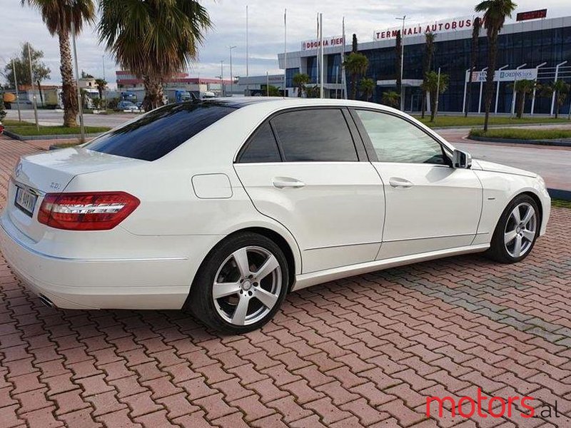 2009' Mercedes-Benz E 350 photo #1