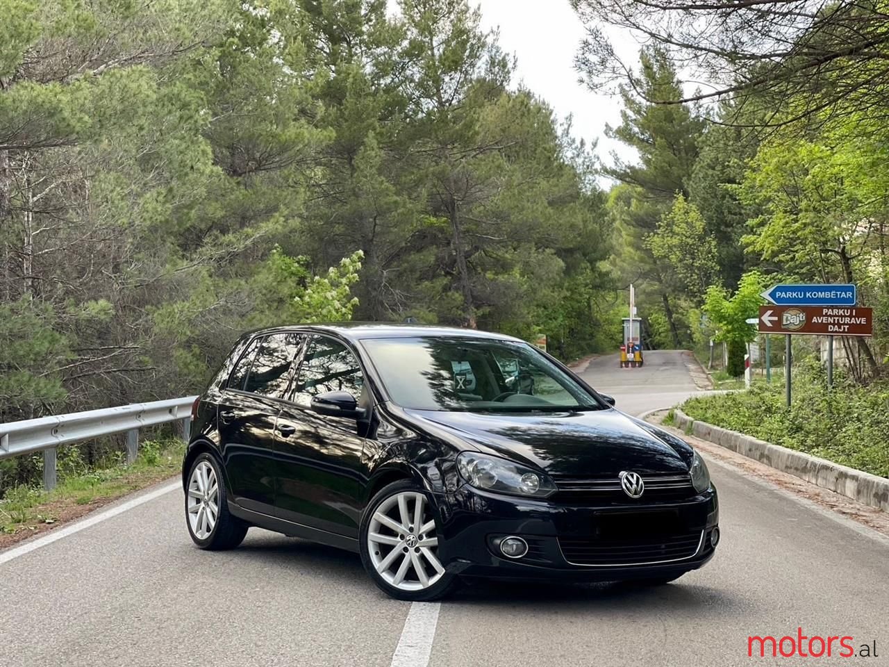 2010' Volkswagen Golf photo #1